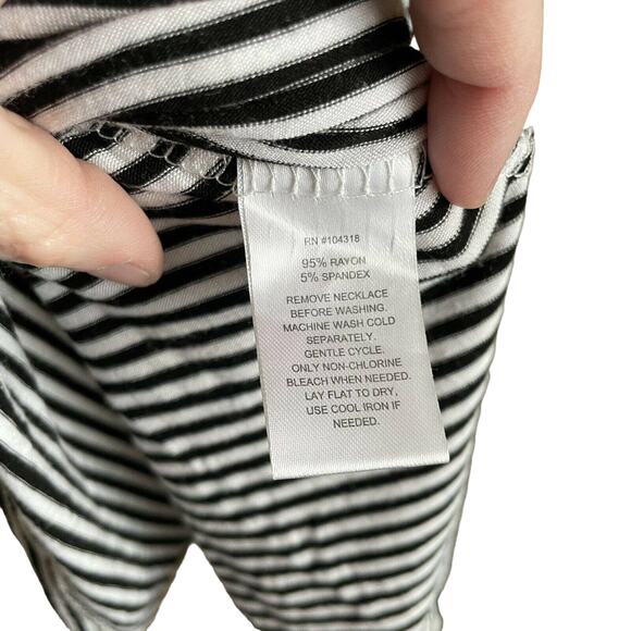 Harlow & Rose Black & White Striped T-Shirt Dress - Size Large - Flutter Sleeves - Picture 5 of 6